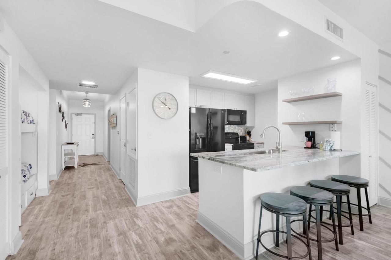 Aqua 1705 Apartment